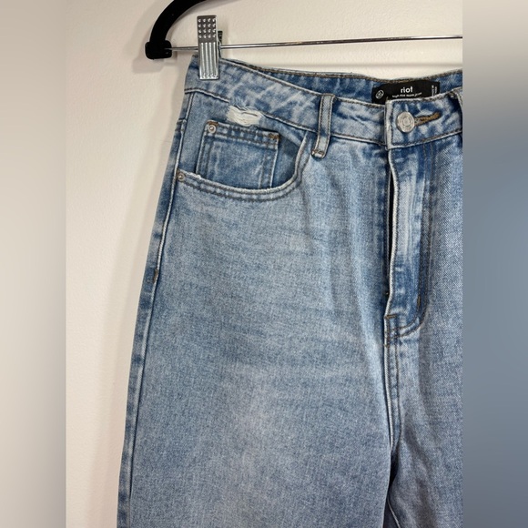 Missguided Jeans Women’s Size 2R Riot Highwaisted Busted Knee Mom Jean - Picture 4 of 9